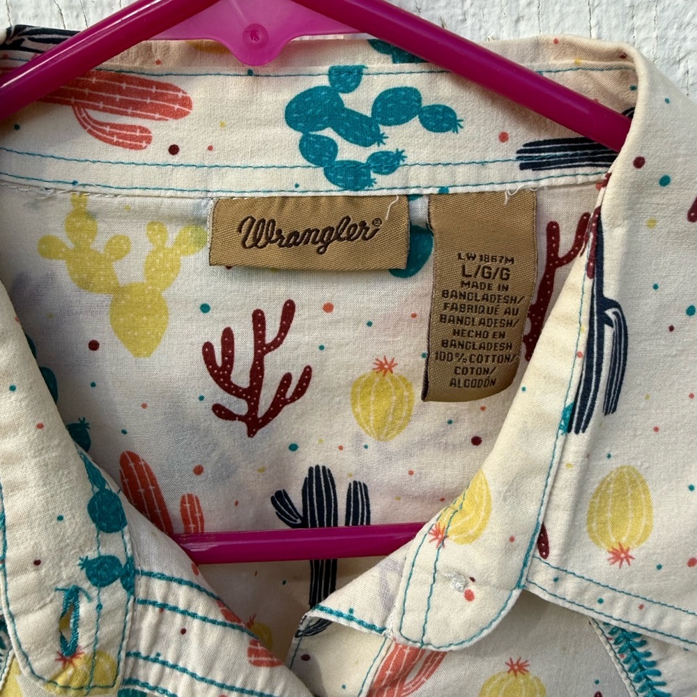 Wrangler Multicolor Cactus Print Button Down Shirt women’s Large - Picture 3 of 4